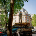 Sur le toit de son camion